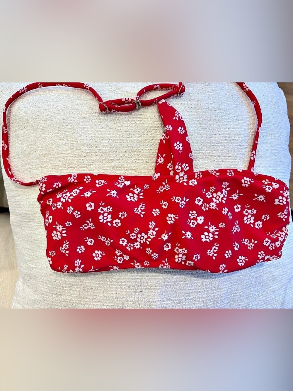 Hollister Summer Floral Bikini Top in Red & White Size Small Like New